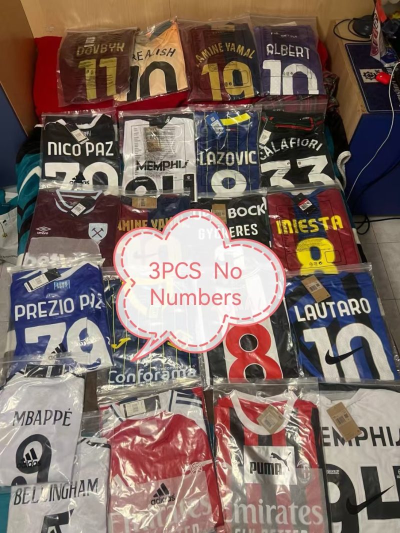Maglie Calcio No Numbers - Inviato A Caso 3PCS