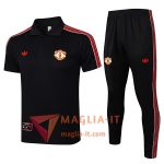 Completo Maglia Polo Manchester United Nero/Rosso 2025/2026