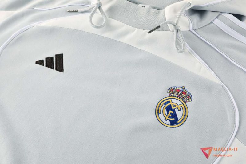 Insieme Giacca Con Cappuccio Tuta Giacca A Vento Real Madrid Grigio/Bianco 2025/2026 - immagine 2